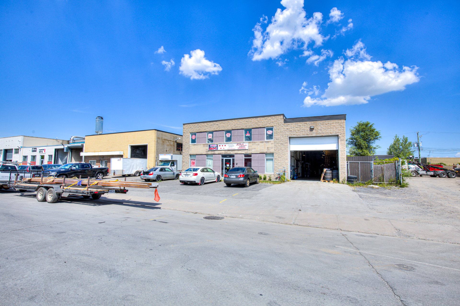 8223 Rue Lafrenaie Saint-Léonard Montréal, H1P2B1, ,Office,For Sale,8223 Rue Lafrenaie Saint-Léonard Montréal , H1P2B1,1009