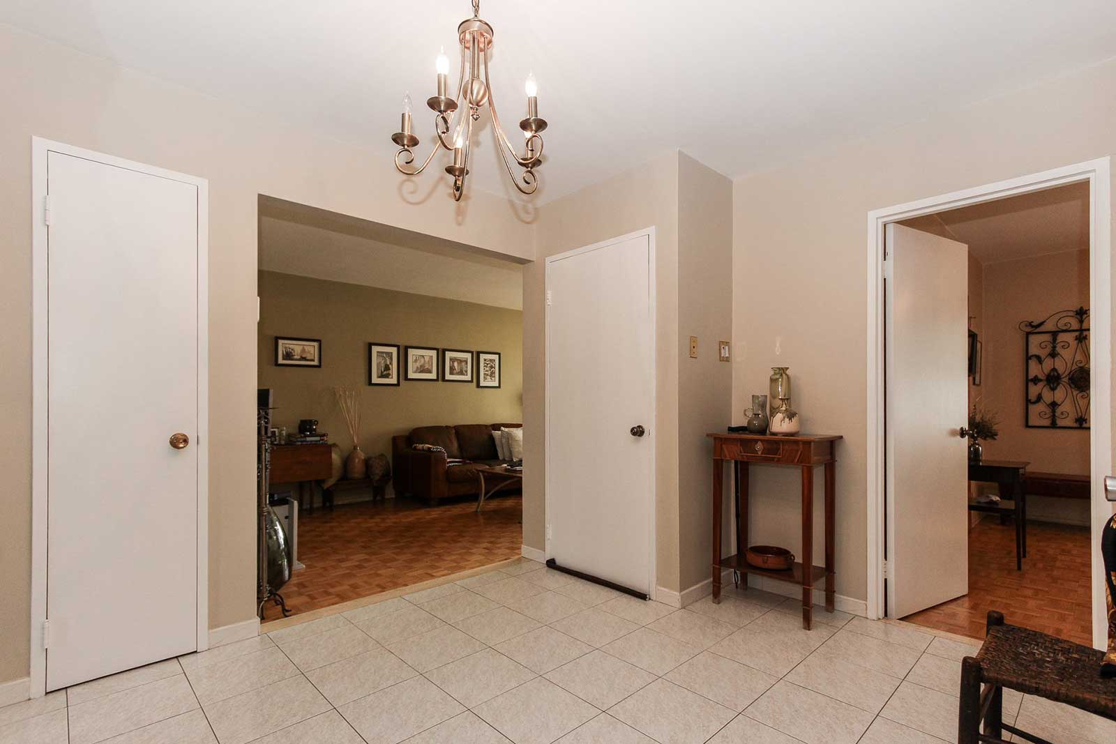 6165 Rue Despréaux Saint-Léonard Montréal, H1S1E7, 4 Bedrooms Bedrooms, ,2 BathroomsBathrooms,Apartment,For Sale,6165 Rue Despréaux Saint-Léonard Montréal , H1S1E7,1015