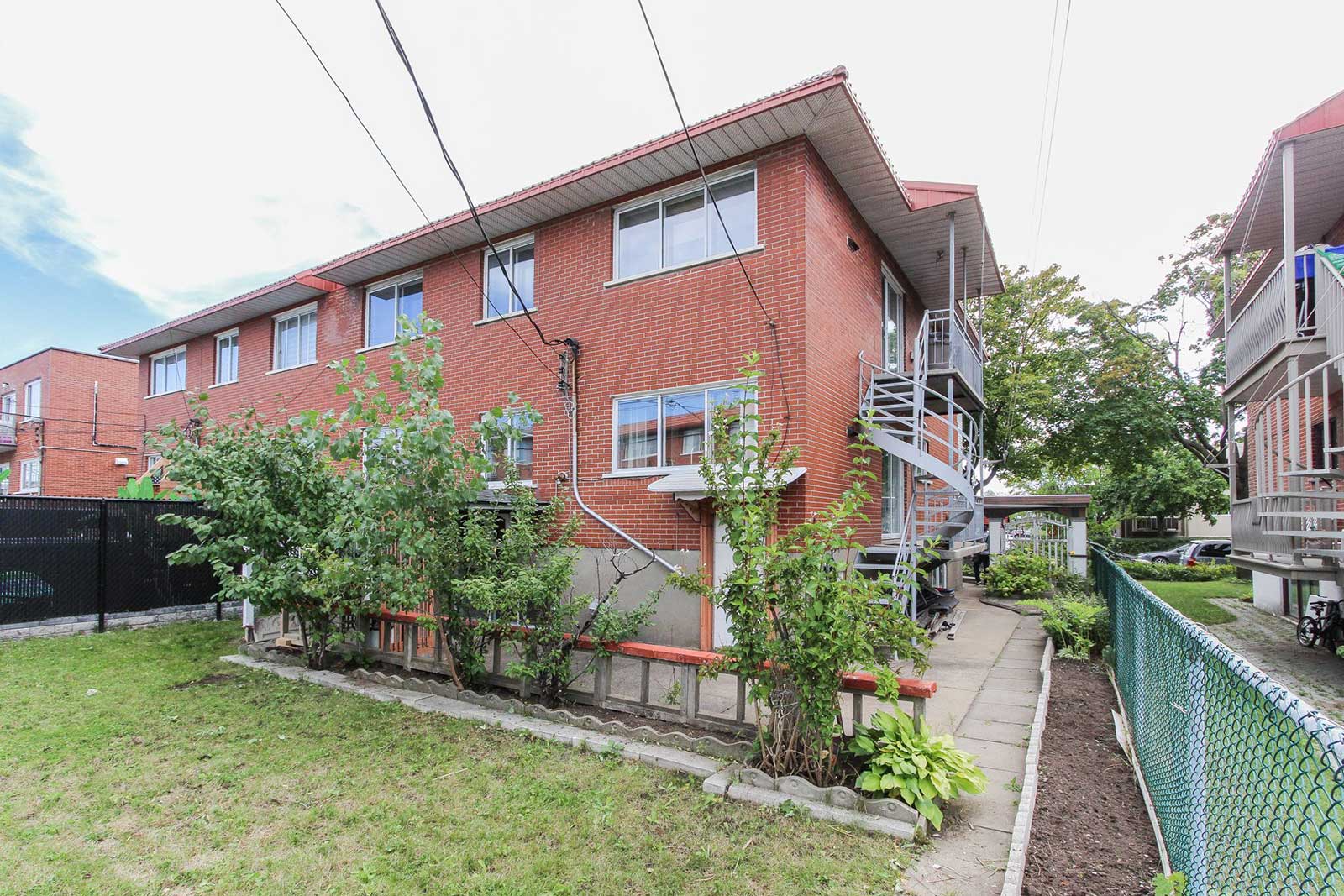 6165 Rue Despréaux Saint-Léonard Montréal, H1S1E7, 4 Bedrooms Bedrooms, ,2 BathroomsBathrooms,Apartment,For Sale,6165 Rue Despréaux Saint-Léonard Montréal , H1S1E7,1015