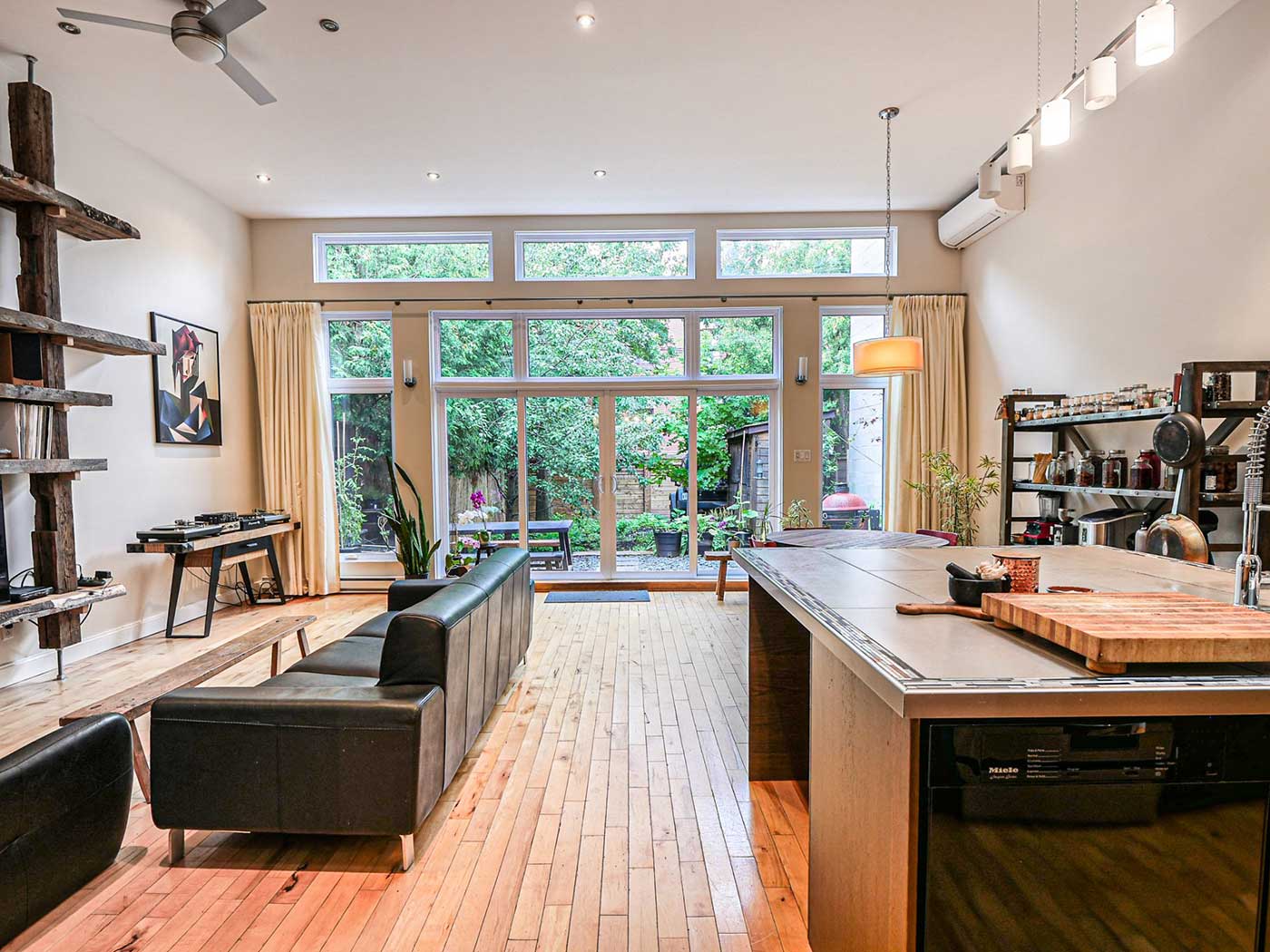 6392 Rue Chabot Rosemont La Petite-Patrie Montréal, Mobile, MP, 3 Bedrooms Bedrooms, 1 Room Rooms,2 BathroomsBathrooms,Villa,For Sale,6392 Rue Chabot Rosemont La Petite-Patrie Montréal,1003